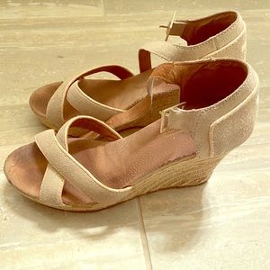 Toms wedges